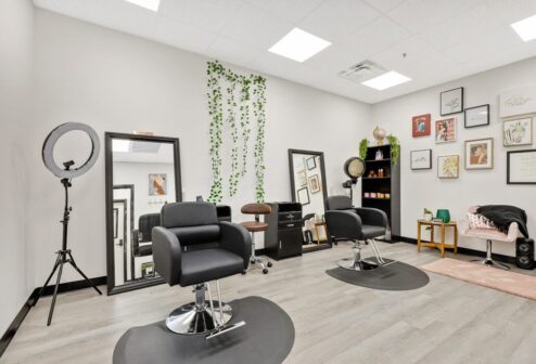 Benefits-of-Leasing-a-Salon-Suite-in-Woodstock-2